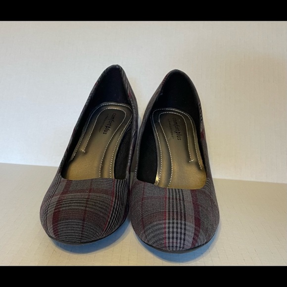 Heels - Picture 2 of 4